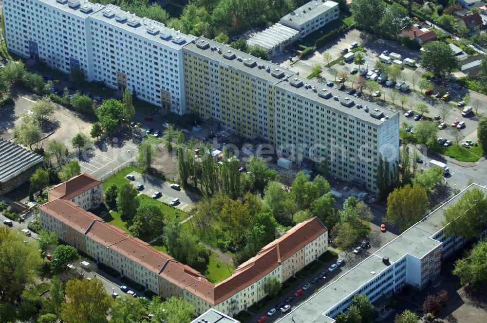 Berlin from the bird's eye view: Blick auf das Wohngebiet an der Storkower Strasse, Alfred-Jung-Strasse und Paul-Junius-Strasse in Berlin-Lichtenberg. HERMES DESIGN