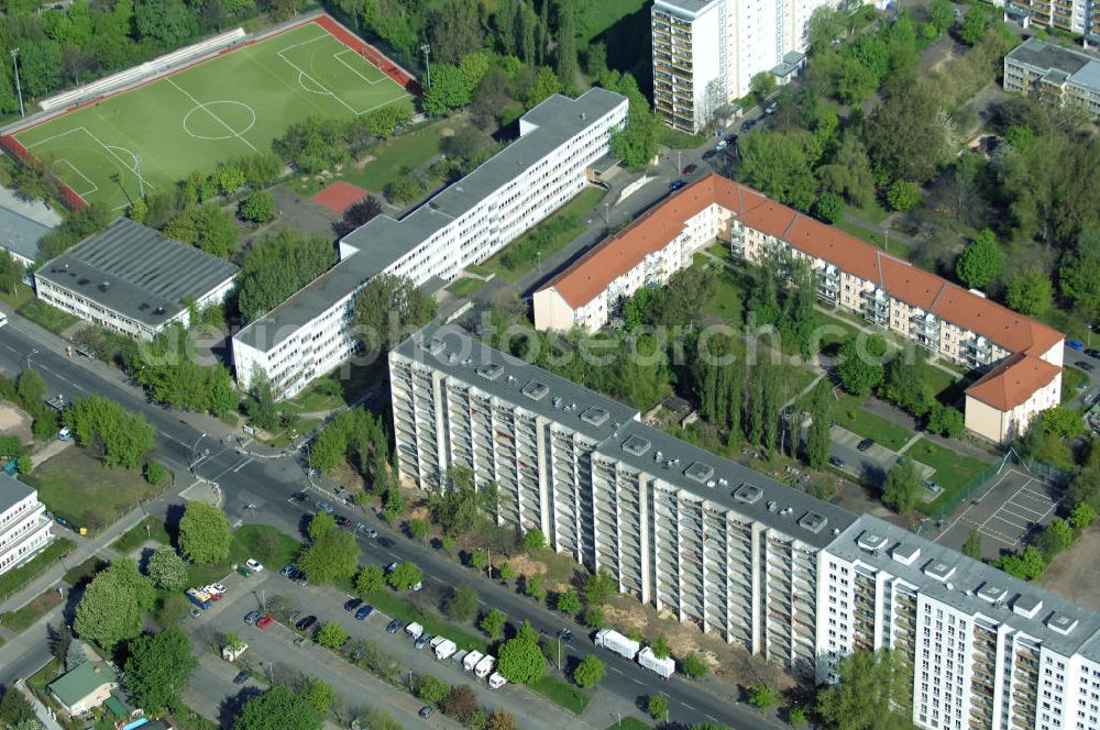 Berlin from above - Blick auf das Wohngebiet an der Storkower Strasse, Alfred-Jung-Strasse und Paul-Junius-Strasse in Berlin-Lichtenberg. HERMES DESIGN