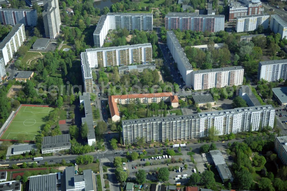 Berlin from the bird's eye view: Blick auf das Wohngebiet an der Storkower Strasse, Alfred-Jung-Strasse und Paul-Junius-Strasse in Berlin-Lichtenberg. HERMES DESIGN