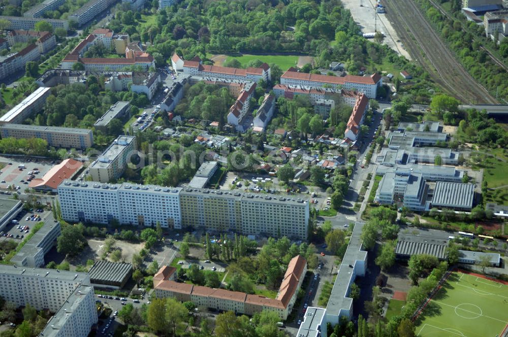 Berlin from the bird's eye view: Blick auf das Wohngebiet an der Storkower Strasse, Alfred-Jung-Strasse und Paul-Junius-Strasse in Berlin-Lichtenberg. HERMES DESIGN