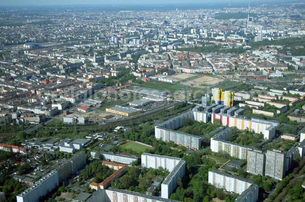 Aerial photograph Berlin - Blick auf das Wohngebiet an der Storkower Strasse, Alfred-Jung-Strasse und Paul-Junius-Strasse in Berlin-Lichtenberg. HERMES DESIGN