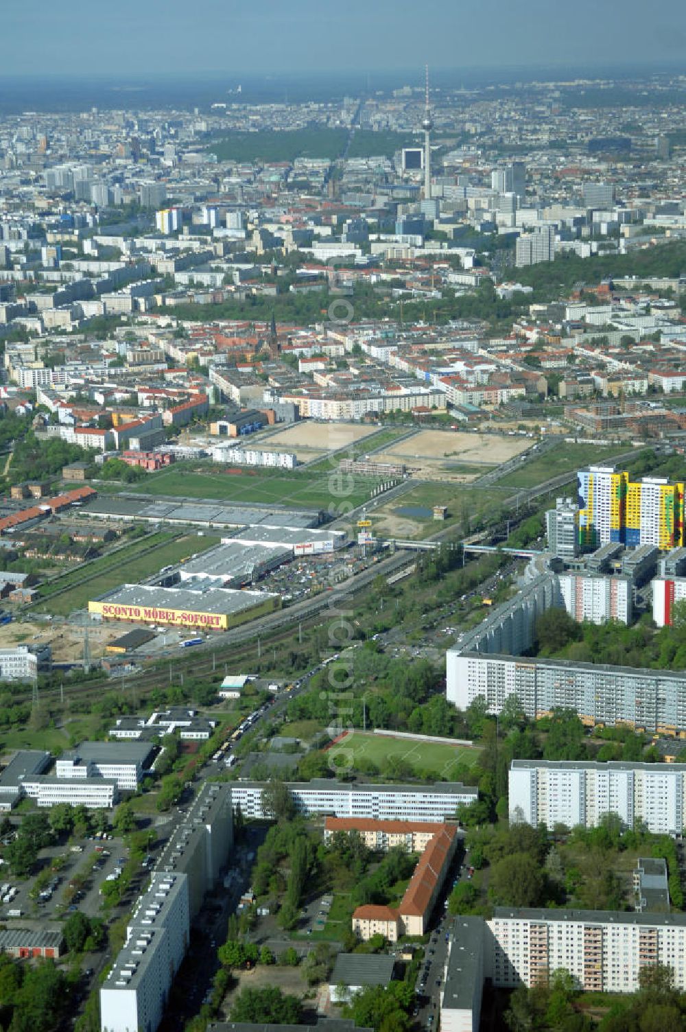 Aerial photograph Berlin - Blick auf das Wohngebiet an der Storkower Strasse, Alfred-Jung-Strasse und Paul-Junius-Strasse in Berlin-Lichtenberg. HERMES DESIGN