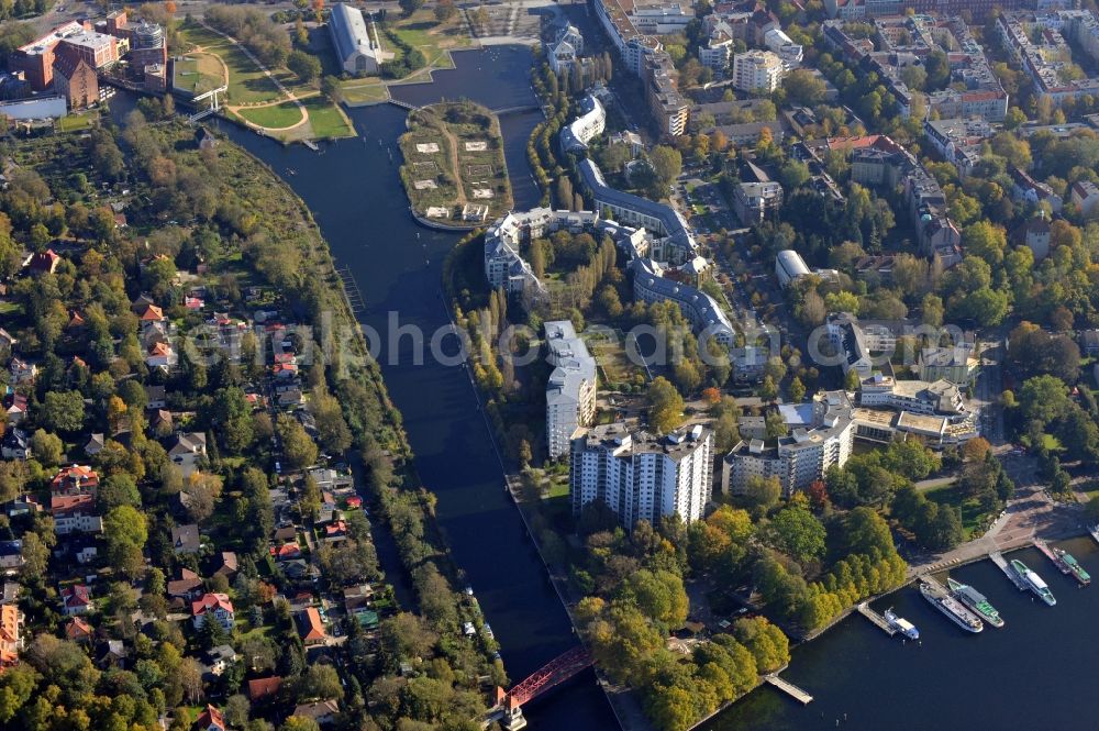 Aerial image Berlin - Residential area of the multi-family house settlement on Tegeler Hafen in the district Reinickendorf in Berlin, Germany