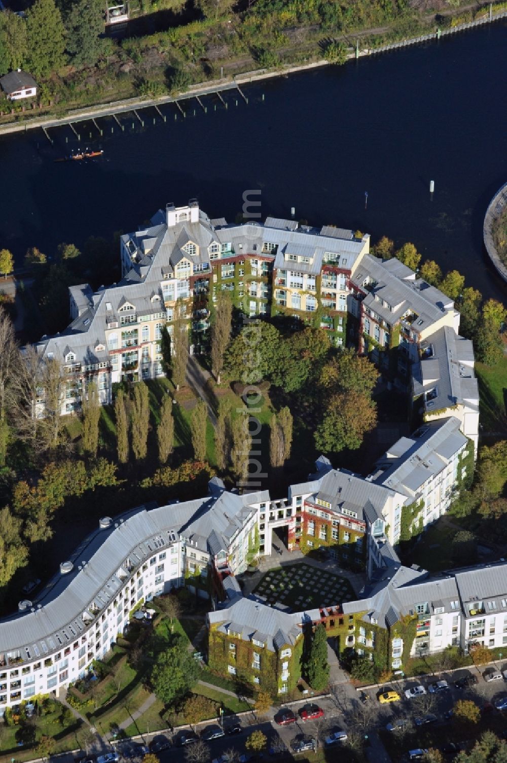 Aerial photograph Berlin - Residential area of the multi-family house settlement on Tegeler Hafen in the district Reinickendorf in Berlin, Germany