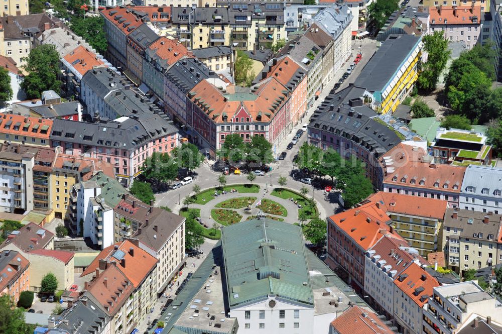 Aerial image München Isarvorstadt - Blick auf das Wohngebiet und das Staatstheater am Gärtnerplatz in der Isarvorstadt in München. View of the residential area and the State Theatre on Gärtnerplatz in Munich.