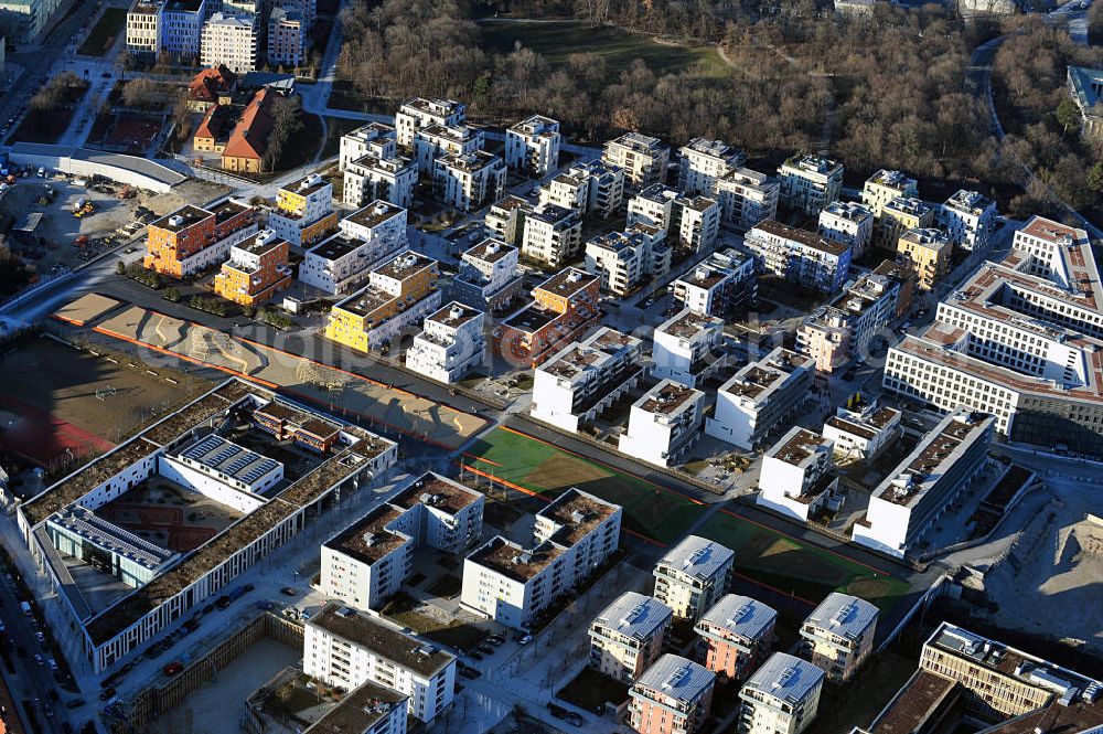 München from the bird's eye view: View of the residential complex An der Theresienhöhe on Hans Fischer St. in Munich / Sendling