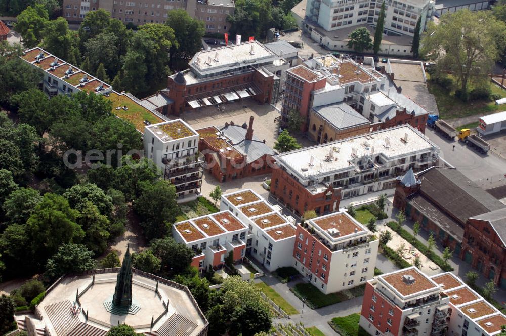 Berlin from the bird's eye view: Blick auf das Wohngebiet Viktoria Quartier am Viktoria Park in Berlin- Kreuzberg. Der Wohn- und Geschäftshausbau an der Methfesselstraße (ehem. Schultheiß-Brauerei) am Kreuzberg in Berlin-Kreuzberg erfolgte u.a. durch die Baywobau Berlin. View of the Victorian residential district on Victoria Park in Berlin-Kreuzberg.