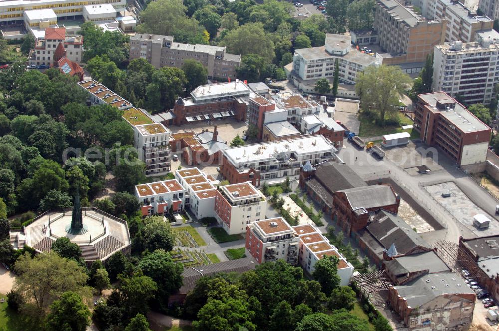 Aerial photograph Berlin - Blick auf das Wohngebiet Viktoria Quartier am Viktoria Park in Berlin- Kreuzberg. Der Wohn- und Geschäftshausbau an der Methfesselstraße (ehem. Schultheiß-Brauerei) am Kreuzberg in Berlin-Kreuzberg erfolgte u.a. durch die Baywobau Berlin. View of the Victorian residential district on Victoria Park in Berlin-Kreuzberg.