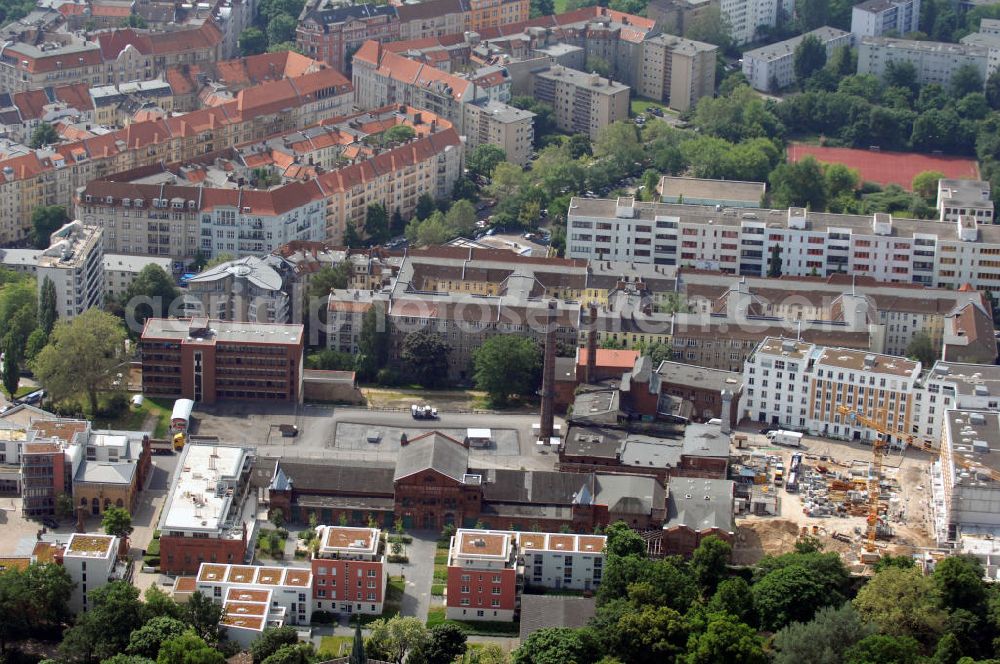 Berlin from above - Blick auf das Wohngebiet Viktoria Quartier am Viktoria Park in Berlin- Kreuzberg. Der Wohn- und Geschäftshausbau an der Methfesselstraße (ehem. Schultheiß-Brauerei) am Kreuzberg in Berlin-Kreuzberg erfolgte u.a. durch die Baywobau Berlin. View of the Victorian residential district on Victoria Park in Berlin-Kreuzberg.