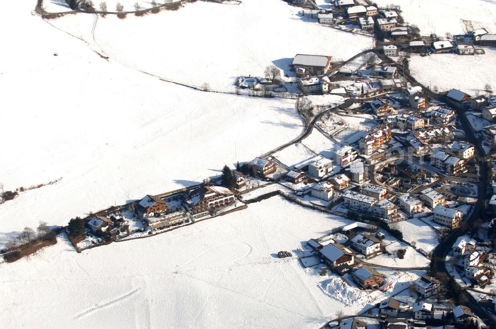 Aerial photograph Voels - Blick auf das winterlich verschneite Wohngebiet mit Hang von Voels am Schlern (Fiè Allo Sciliar) in Italien.