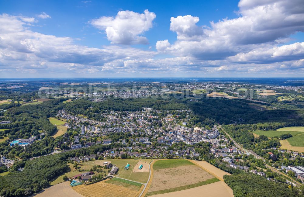 Aerial photograph Neviges - Residential areas on the edge of forest areas in Neviges in the state North Rhine-Westphalia, Germany