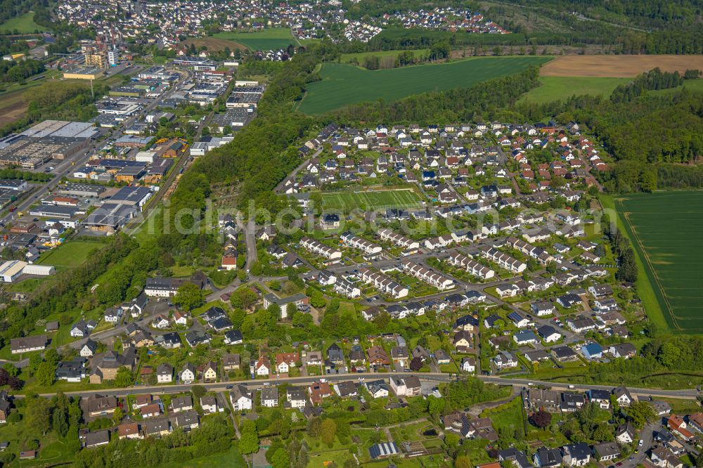 Niedereimer from the bird's eye view: Residential areas on the edge of forest areas in Niedereimer in the state North Rhine-Westphalia, Germany