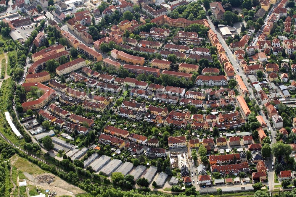 Aerial photograph Weimar - With its distinctive layout and edge cultivations the residential area can be clearly seen around the Fulda Street and Roehrstrasse in Weimar West