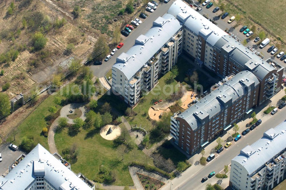 Berlin from above - Blick auf das Wohngebiet Weiße Taube in Berlin Hohenschönhausen an der Schalkauer Strasse. Die Wohnhäuser entstanden auf dem Gelände einer ehemaligen Gärtnerei. View of the residential area White Dove in Berlin at the Hohenschönhausen Schalkauer Street. The houses built on the site of a former nursery.