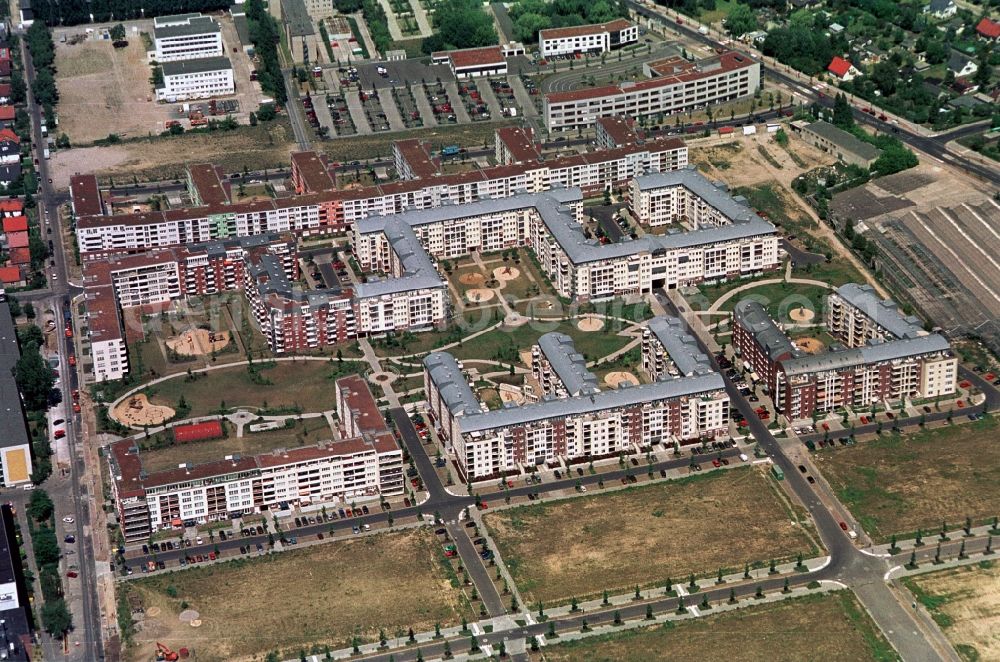 Aerial photograph Berlin - The residential area Weisse Taube is located near the Landsberger Allee in the district Berlin-Hohenschoenhausen