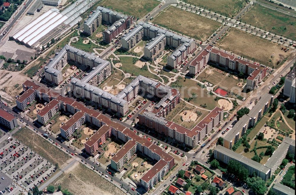 Berlin from the bird's eye view: The residential area Weisse Taube is located near the Landsberger Allee in the district Berlin-Hohenschoenhausen