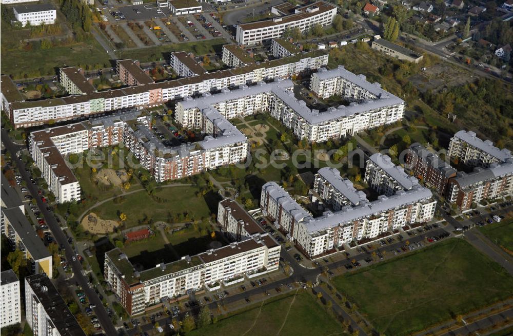 Aerial image Berlin - Blick auf das Wohngebiet Weiße Taube in Berlin Hohenschönhausen. Die Wohnhäuser entstanden auf dem Gelände einer ehemaligen Gärtnerei in raumklimatisch gesunder Ziegelbauweise. Ebenfalls entstanden Kindertagesstätten, sowie Geschäfte, Arztpraxen, Büros und gastronomische Betriebe. Kontakt Vermietung: KCC Max Aicher Objekt Berlin GmbH & Co. KG, Vermietungsbüro: Schalkauer Straße 29, 13055 Berlin, Tel. +49(0)30 98608730; Kontakt Aicher: Ma Aicher GmbH & Co. KG, Teisenbergstraße 7, 83395 Freilassing, Tel. +49(0)8654 491 0, Fax +49(0)8654 491 210, Email: immobilien@max-aicher.de