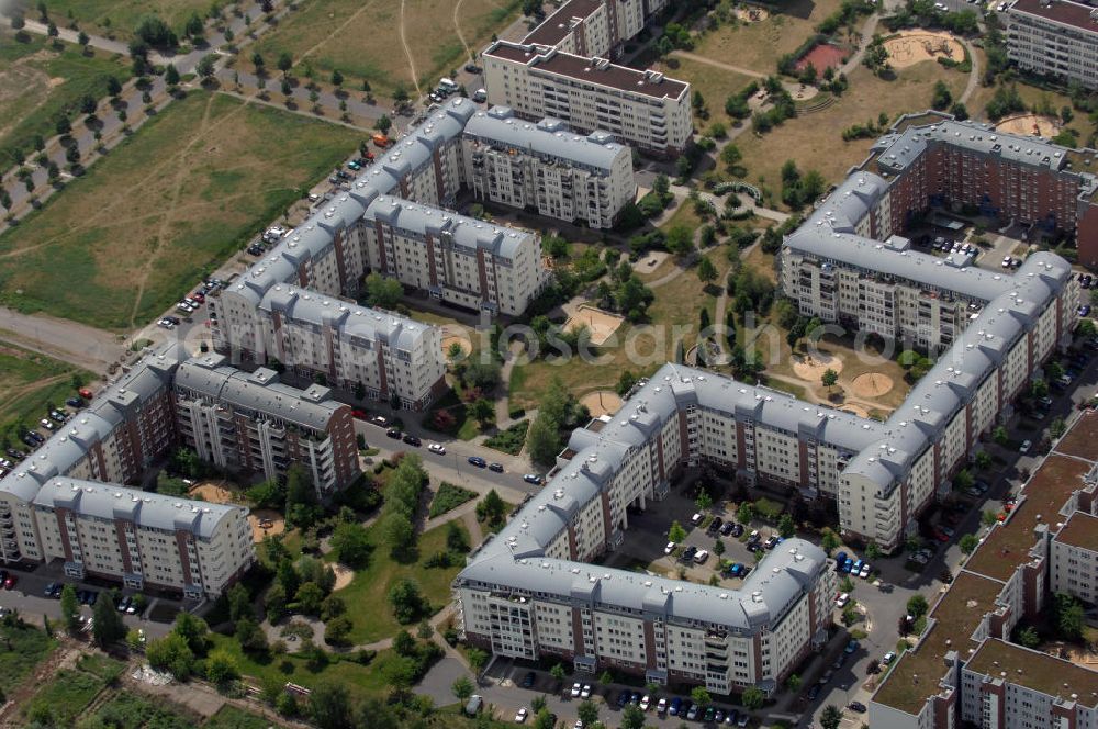 Aerial image Berlin - Blick auf das Wohngebiet Weiße Taube in Berlin Hohenschönhausen. Die Wohnhäuser entstanden auf dem Gelände einer ehemaligen Gärtnerei in raumklimatisch gesunder Ziegelbauweise. Ebenfalls entstanden Kindertagesstätten, sowie Geschäfte, Arztpraxen, Büros und gastronomische Betriebe. Kontakt Vermietung: KCC Max Aicher Objekt Berlin GmbH & Co. KG, Vermietungsbüro: Schalkauer Straße 29, 13055 Berlin, Tel. +49(0)30 98608730; Kontakt Aicher: Ma Aicher GmbH & Co. KG, Teisenbergstraße 7, 83395 Freilassing, Tel. +49(0)8654 491 0, Fax +49(0)8654 491 210, Email: immobilien@max-aicher.de