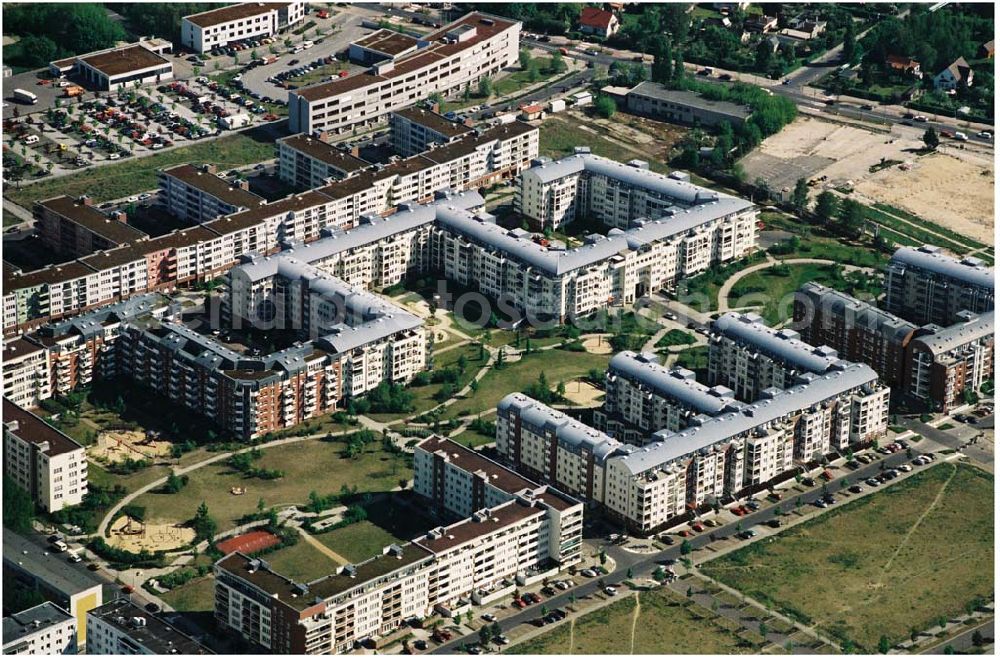 Berlin/Hohenschönhausen from above - Wohngebiet Weiße Taube in Berlin - Hohenschönhausen. Datum: 05.05.03