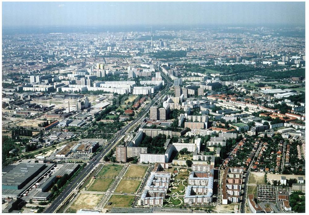 Berlin - Hohenschönhausen from the bird's eye view: Wohngebiet Weiße Taube an der Landsberger Allee in Berlin - Hohenschönhausen.