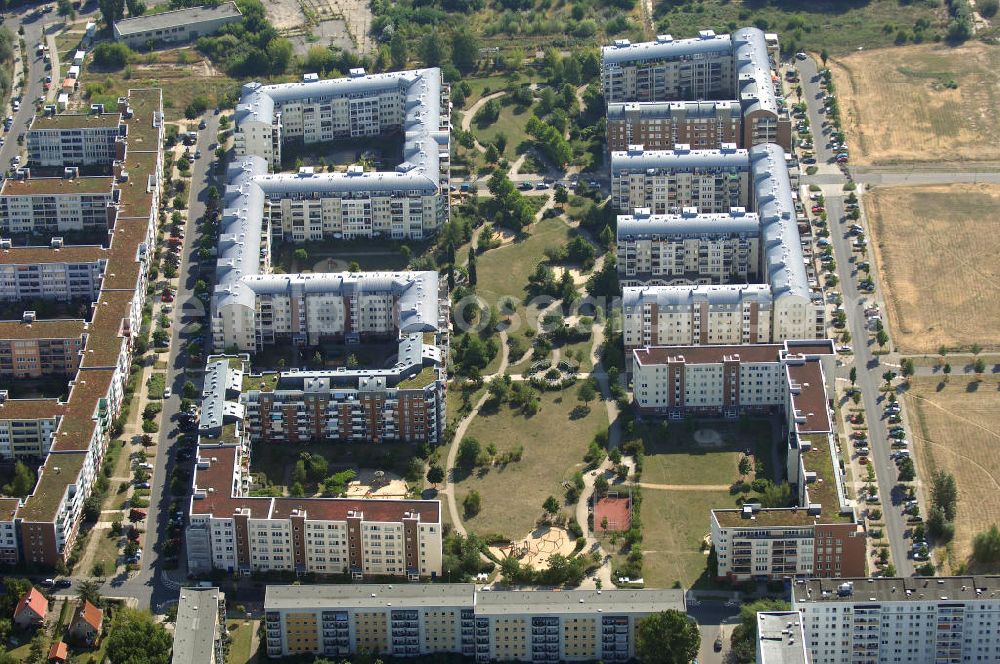 Aerial image Berlin - Blick auf das Wohngebiet Weiße Taube an der Landsberger Allee / Schalkauer Strasse in Berlin - Hohenschönhausen.Auf dem Gelände einer ehemaligen Gärtnerei entstanden in raumklimatisch gesunder Ziegelbauweise geförderte 1,5 bis 4-Zimmerwohnungen von ca. 50 bis über 100 m², zwei Kindertagesstätten, Räumlichkeiten für eine gemischte gewerbliche Struktur: Geschäfte, Arztpraxen, Büros und gastronomische Betriebe - rundum ein umfassendes Güter- und Dienstleistungsangebot in einem weitgehend eigenständigen, attraktiven Wohngebiet. WWW.MAX-AICHER-IMMOBILIEN.de KCC Max Aicher Objekt Berlin GmbH & Co. KG, Vermietungsbüro: Schalkauer Str. 29, 13055 Berlin, Tel.: 030/98608730