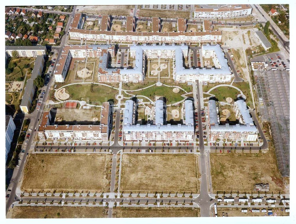 Aerial photograph Berlin - Hohenschönhausen - Wohngebiet Weiße Taube der UG Max Aicher an der Landsberger Allee / Schalkauer Straße in Berlin - Hohenschönhausen.