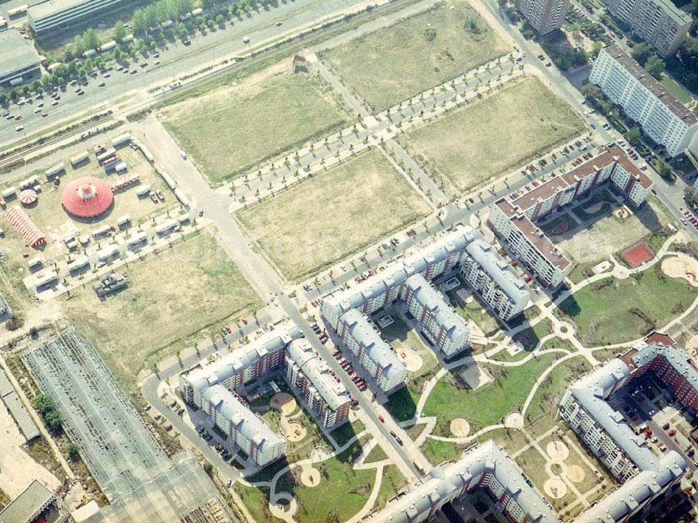 Berlin - Hohenschönhausen from above - Wohngebiet Weiße Taube der UG Max Aicher an der Landsberger Allee / Schalkauer Straße in Berlin - Hohenschönhausen.