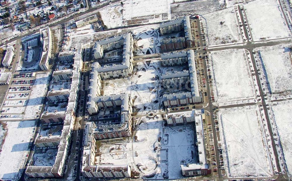 Berlin - Hohenschönhausen from the bird's eye view: 22.01.2004 Wohngebiet Weiße Taube der UG Max Aicher an der Landsberger Allee / Schalkauer Straße in Berlin - Hohenschönhausen.