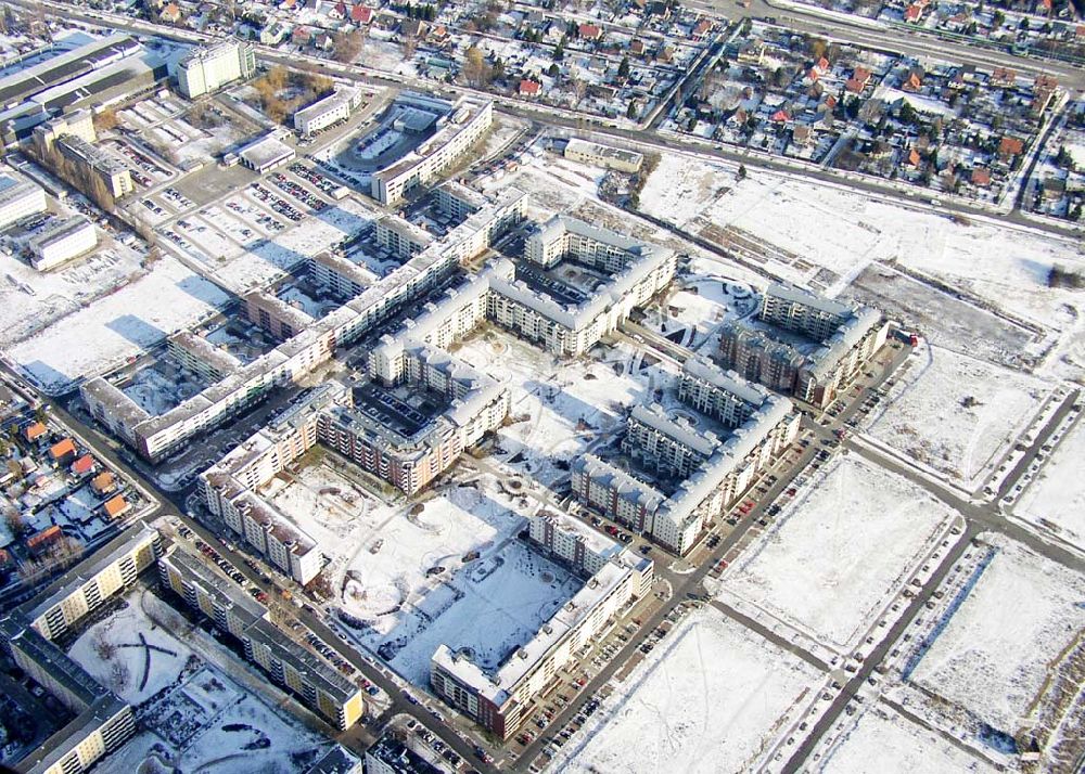 Aerial photograph Berlin - Hohenschönhausen - 22.01.2004 Wohngebiet Weiße Taube der UG Max Aicher an der Landsberger Allee / Schalkauer Straße in Berlin - Hohenschönhausen.