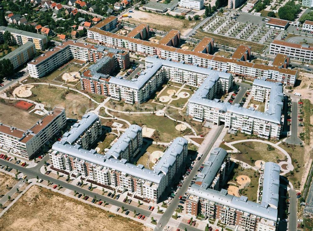 Aerial image Berlin - Hohenschönhausen - Wohngebiet Weiße Taube der Unternehmensgruppe Max Aicher Freilassing an der Schalkauer Straße in Berlin - Hohenschönhausen.