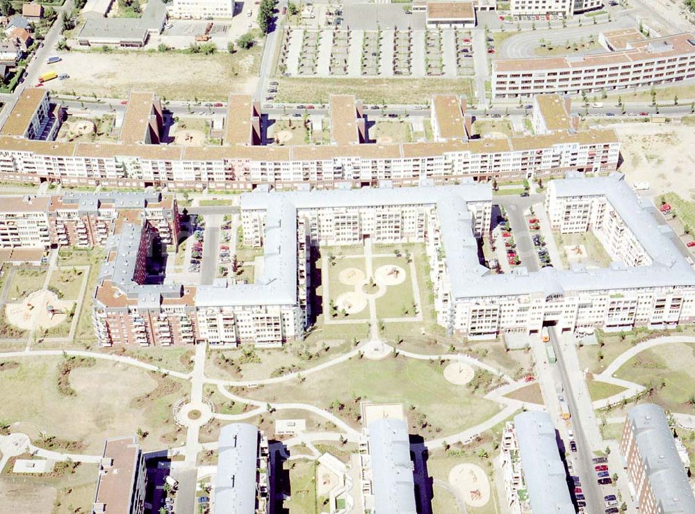 Aerial photograph Berlin - Hohenschönhausen - Wohngebiet Weiße Taube der Unternehmensgruppe Max Aicher Freilassing an der Schalkauer Straße in Berlin - Hohenschönhausen.