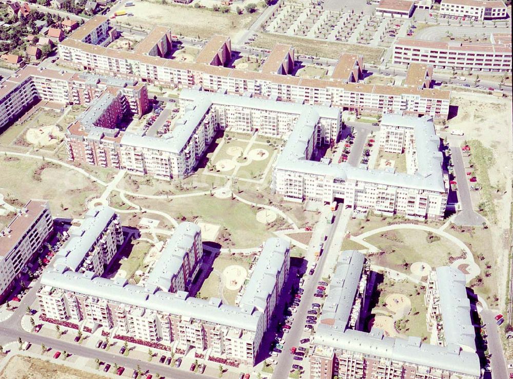 Berlin - Hohenschönhausen from the bird's eye view: Wohngebiet Weiße Taube der Unternehmensgruppe Max Aicher Freilassing an der Schalkauer Straße in Berlin - Hohenschönhausen.