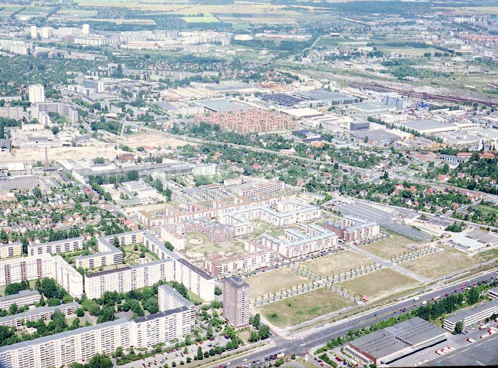 Aerial image Berlin - Hohenschönhausen - Wohngebiet Weiße Taube der Unternehmensgruppe Max Aicher Freilassing an der Schalkauer Straße in Berlin - Hohenschönhausen.