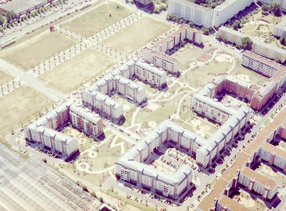 Berlin - Hohenschönhausen from the bird's eye view: Wohngebiet Weiße Taube der Unternehmensgruppe Max Aicher Freilassing an der Schalkauer Straße in Berlin - Hohenschönhausen.