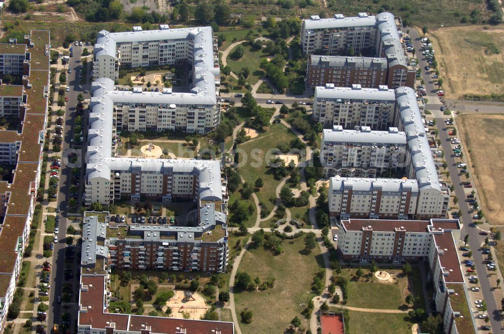 Aerial photograph Berlin - Blick auf das Wohngebiet Weiße Taube an der Landsberger Allee / Schalkauer Strasse in Berlin - Hohenschönhausen.Auf dem Gelände einer ehemaligen Gärtnerei entstanden in raumklimatisch gesunder Ziegelbauweise geförderte 1,5 bis 4-Zimmerwohnungen von ca. 50 bis über 100 m², zwei Kindertagesstätten, Räumlichkeiten für eine gemischte gewerbliche Struktur: Geschäfte, Arztpraxen, Büros und gastronomische Betriebe - rundum ein umfassendes Güter- und Dienstleistungsangebot in einem weitgehen?????????????????????????????????????????????????????????????????????????????????????????????????????????????????????????????????????????????????????????????????????????????????????????