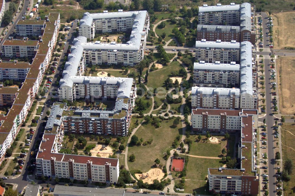 Aerial image Berlin - Blick auf das Wohngebiet Weiße Taube an der Landsberger Allee / Schalkauer Strasse in Berlin - Hohenschönhausen.Auf dem Gelände einer ehemaligen Gärtnerei entstanden in raumklimatisch gesunder Ziegelbauweise geförderte 1,5 bis 4-Zimmerwohnungen von ca. 50 bis über 100 m², zwei Kindertagesstätten, Räumlichkeiten für eine gemischte gewerbliche Struktur: Geschäfte, Arztpraxen, Büros und gastronomische Betriebe - rundum ein umfassendes Güter- und Dienstleistungsangebot in einem weitgehen?????????????????????????????????????????????????????????????????????????????????????????????????????????????????????????????????????????????????????????????????????????????????????????