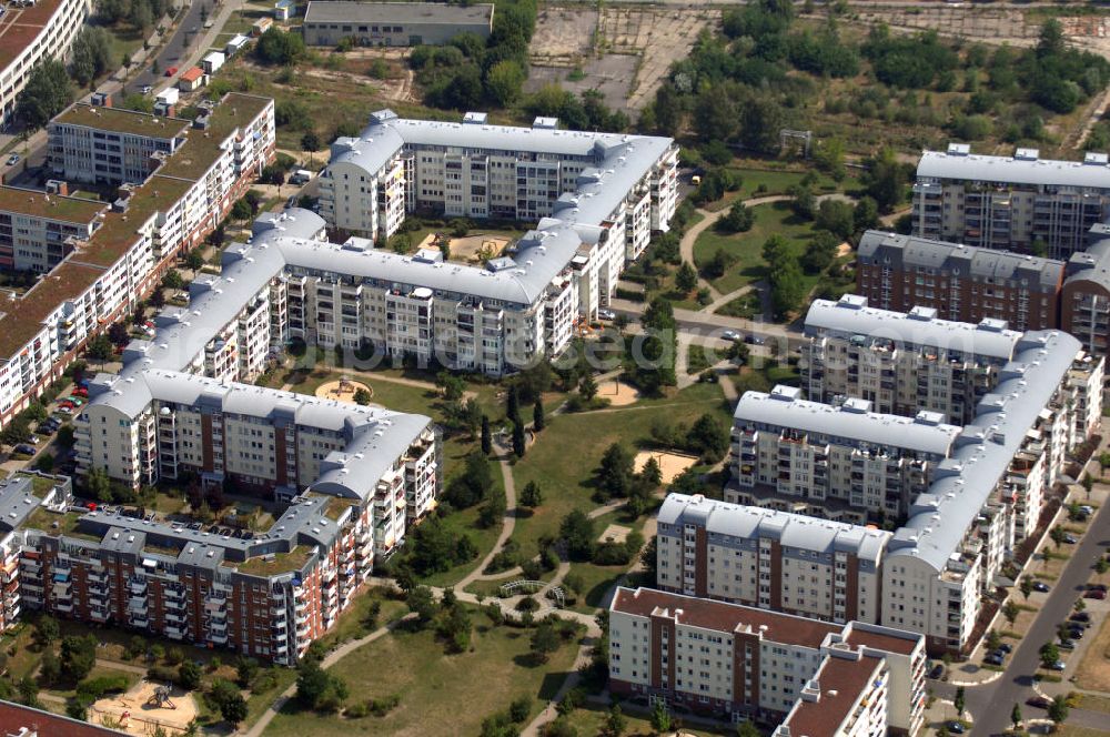 Aerial photograph Berlin - Blick auf das Wohngebiet Weiße Taube an der Landsberger Allee / Schalkauer Strasse in Berlin - Hohenschönhausen.Auf dem Gelände einer ehemaligen Gärtnerei entstanden in raumklimatisch gesunder Ziegelbauweise geförderte 1,5 bis 4-Zimmerwohnungen von ca. 50 bis über 100 m², zwei Kindertagesstätten, Räumlichkeiten für eine gemischte gewerbliche Struktur: Geschäfte, Arztpraxen, Büros und gastronomische Betriebe - rundum ein umfassendes Güter- und Dienstleistungsangebot in einem weitgehen?????????????????????????????????????????????????????????????????????????????????????????????????????????????????????????????????????????????????????????????????????????????????????????