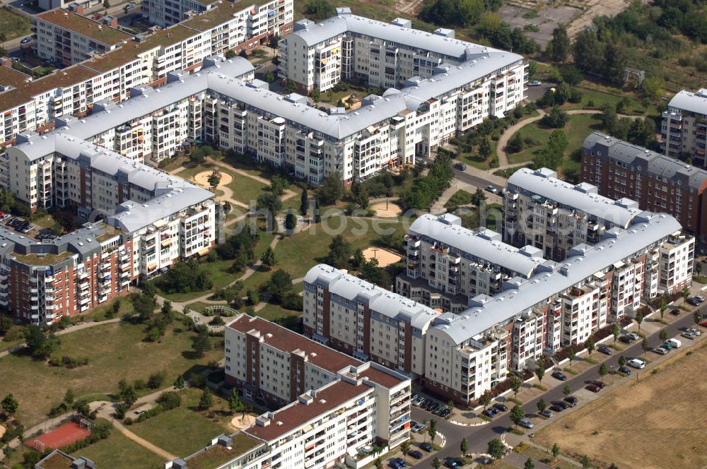 Aerial image Berlin - Blick auf das Wohngebiet Weiße Taube an der Landsberger Allee / Schalkauer Strasse in Berlin - Hohenschönhausen.Auf dem Gelände einer ehemaligen Gärtnerei entstanden in raumklimatisch gesunder Ziegelbauweise geförderte 1,5 bis 4-Zimmerwohnungen von ca. 50 bis über 100 m², zwei Kindertagesstätten, Räumlichkeiten für eine gemischte gewerbliche Struktur: Geschäfte, Arztpraxen, Büros und gastronomische Betriebe - rundum ein umfassendes Güter- und Dienstleistungsangebot in einem weitgehen?????????????????????????????????????????????????????????????????????????????????????????????????????????????????????????????????????????????????????????????????????????????????????????