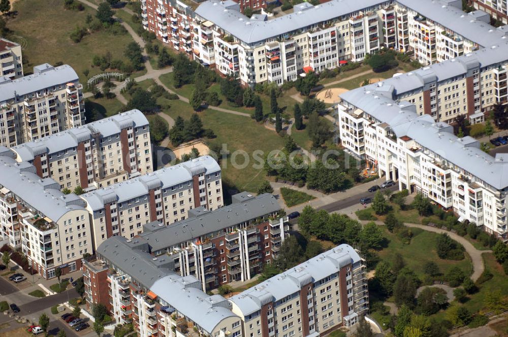 Berlin from the bird's eye view: Blick auf das Wohngebiet Weiße Taube an der Landsberger Allee / Schalkauer Strasse in Berlin - Hohenschönhausen.Auf dem Gelände einer ehemaligen Gärtnerei entstanden in raumklimatisch gesunder Ziegelbauweise geförderte 1,5 bis 4-Zimmerwohnungen von ca. 50 bis über 100 m², zwei Kindertagesstätten, Räumlichkeiten für eine gemischte gewerbliche Struktur: Geschäfte, Arztpraxen, Büros und gastronomische Betriebe - rundum ein umfassendes Güter- und Dienstleistungsangebot in einem weitgehen?????????????????????????????????????????????????????????????????????????????????????????????????????????????????????????????????????????????????????????????????????????????????????????