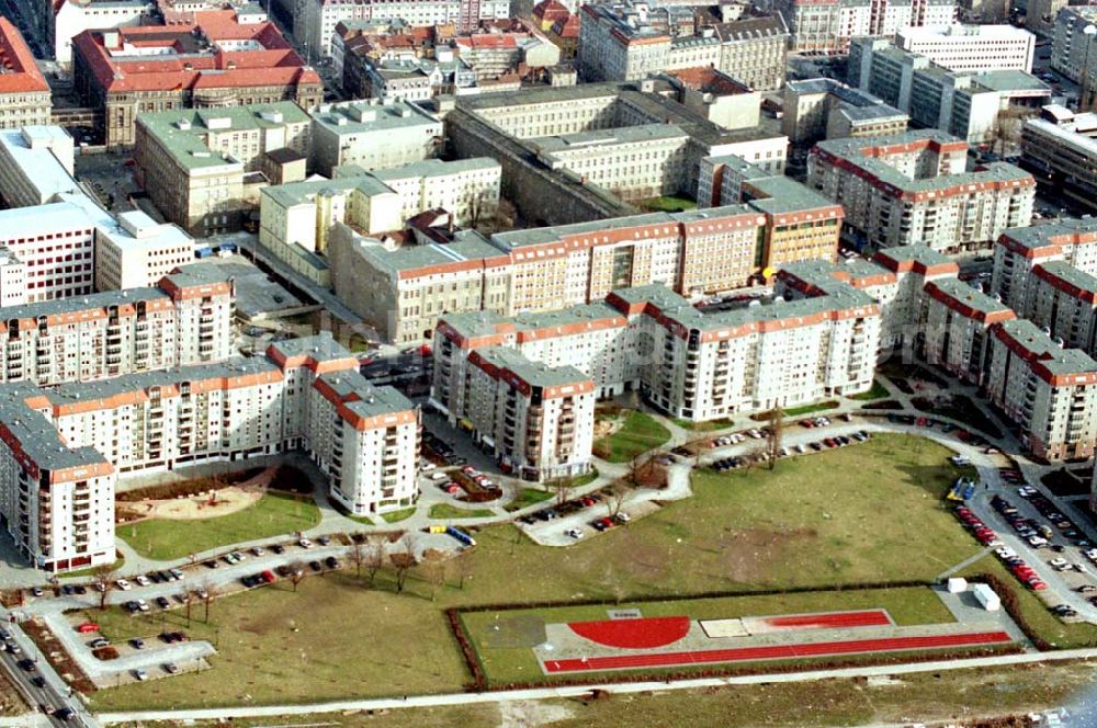 Berlin from the bird's eye view: 06.03.1995 Wohngebiet Wilhelmstrasse in Berlin-Mitte