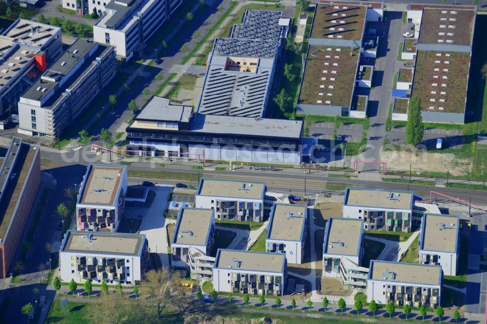 Berlin from the bird's eye view: Residential area in Adlershof in Berlin in Germany. Adlershof consists of the technology park and industrial area and wide green areas and residential estates. Elaborate architecture is characteristic for the economy location. The residential area is located amidst companies and office buildings on Karl-Ziegler-Strasse