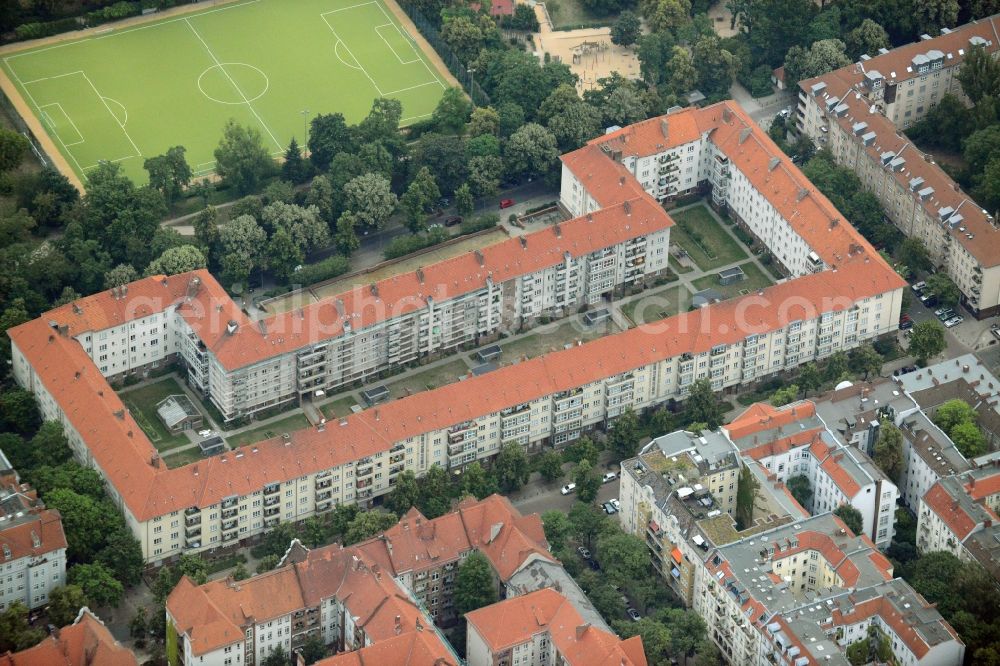 Berlin from above - Residential area and residential complex in the Wilmersdorf part of the district of Charlottenburg-Wilmersdorf in Berlin in Germany. The estate is located on Hildegardstrasse, South of the Volkspark Wilmersdorf where a football pitch is located as well