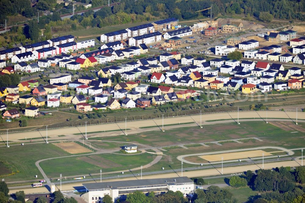 Berlin Treptow - Köpenick from above - Housing area Carlsgarten between the rail station and the trotting course Karlshorst