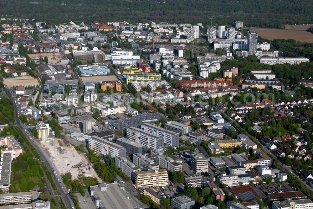 München from above - Residential area of a??a??an apartment building between Boschetsrieder Strasse and Kistlerhofstrasse in the district of Obersendling in Munich in the state of Bavaria, Germany