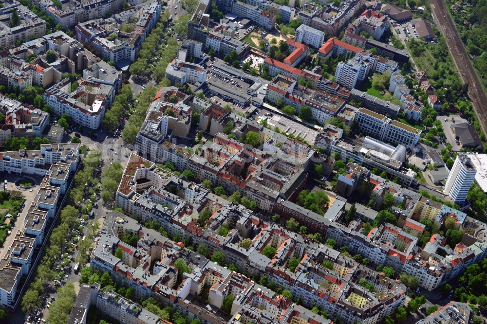 Berlin from the bird's eye view: The residential and business district, between the Kurfuerstendamm and the Heilbronn-street in the Charlottenburg district is an attractive address. Here high-quality apartments are located in the vicinity of hotels, shops, restaurants and offices