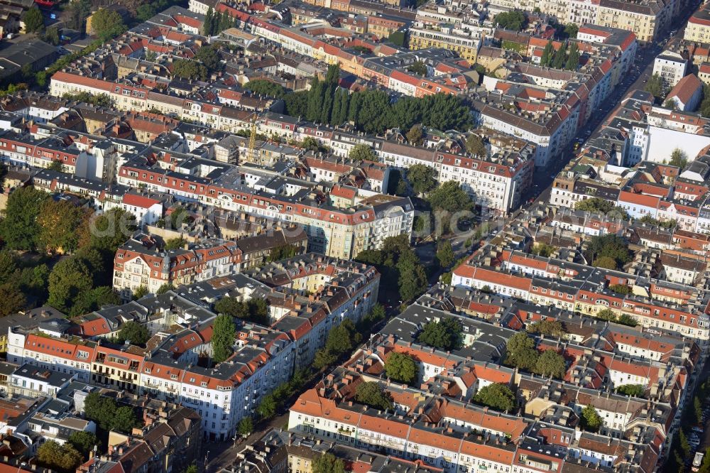 Aerial image Berlin - View at the residential area between Wühlischstreet, Revaler Street und Warschauer Street in the district Friedrichshain in Berlin