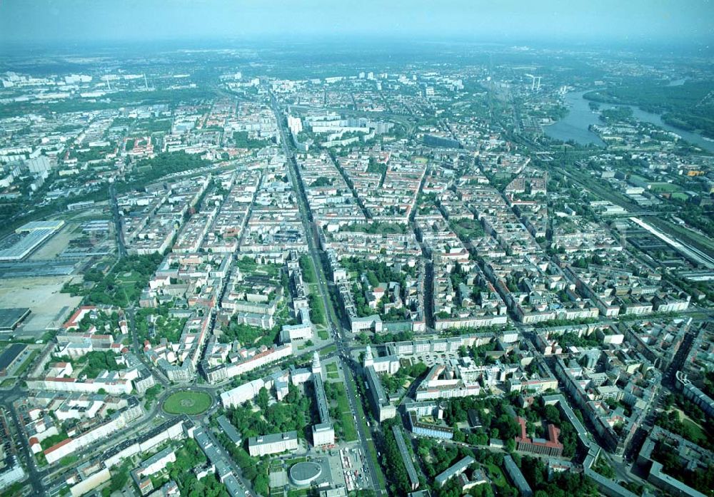 Aerial photograph Berlin - Friedrichshain - Wohngebiete an der Halbinsel Stralau in Berlin - Friedrichshain