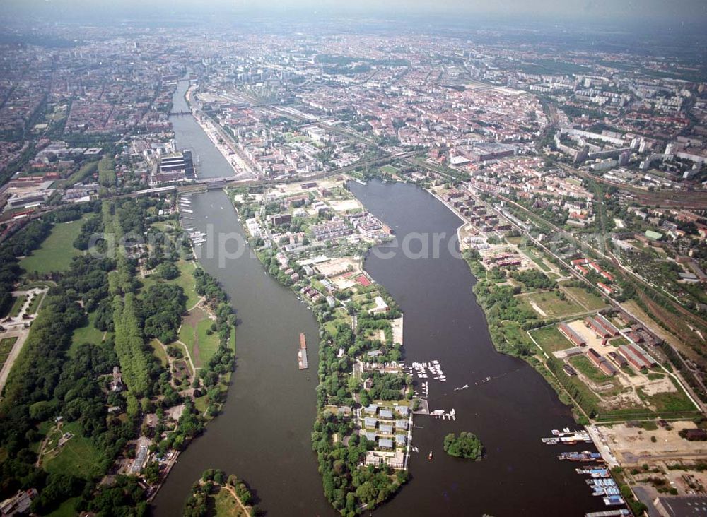 Aerial image Berlin - Friedrichshain - Wohngebiete an der Halbinsel Stralau in Berlin - Friedrichshain