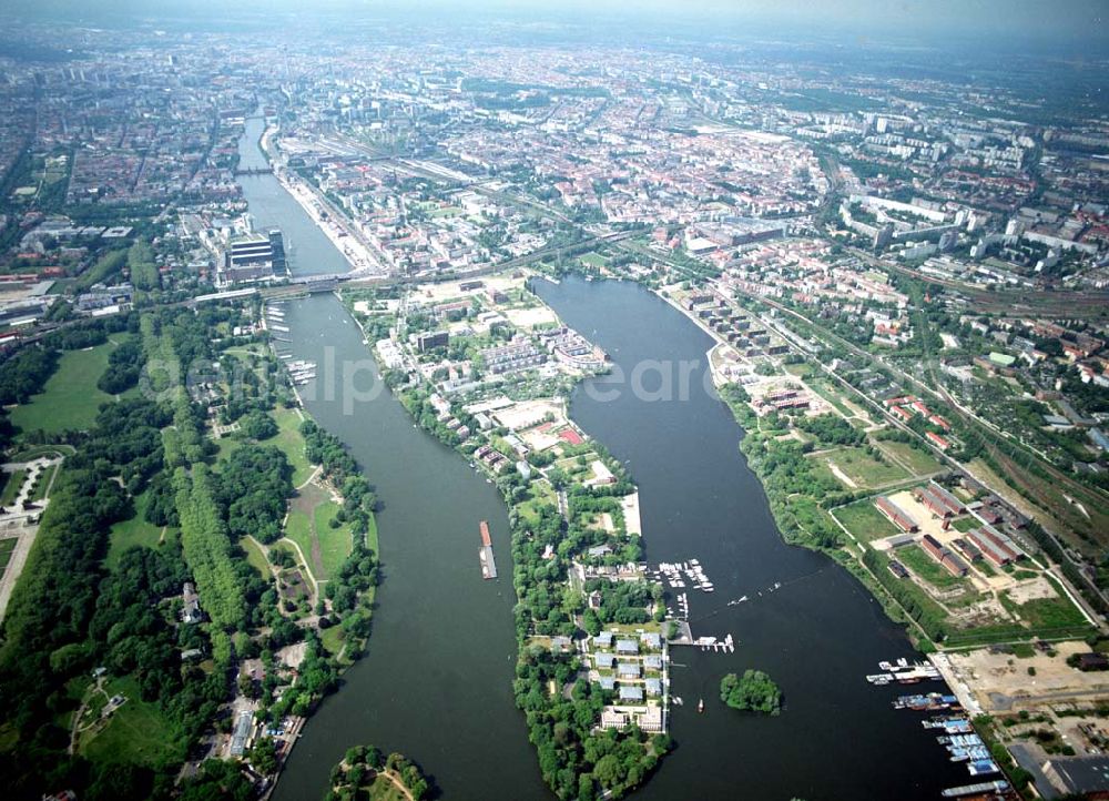 Aerial photograph Berlin - Friedrichshain - Wohngebiete an der Halbinsel Stralau in Berlin - Friedrichshain