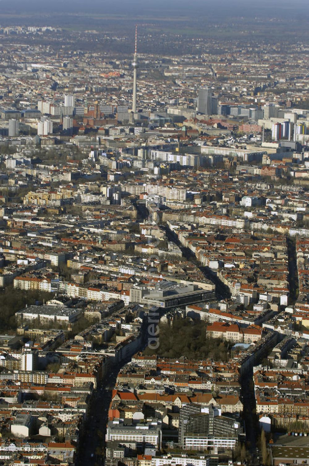 Berlin from above - Blick auf die Wohngebiete an der Karl-Marx-Strasse, Urbanstrasse; Skalitzer Strasse, Kottbusser Damm in Berlin-Neukölln - Kreuzberg